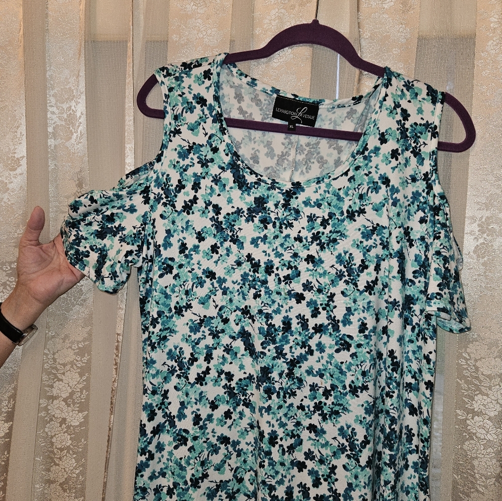 Dress - Picture 2 of 3